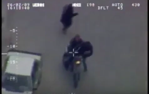 Καταδίωξη μοτοσικλέτας με ελικόπτερο της ΕΛΑΣ στην Αθήνα – Μοναδικό ντοκουμέντο – «Γα…τη μέρα η σημερινή»